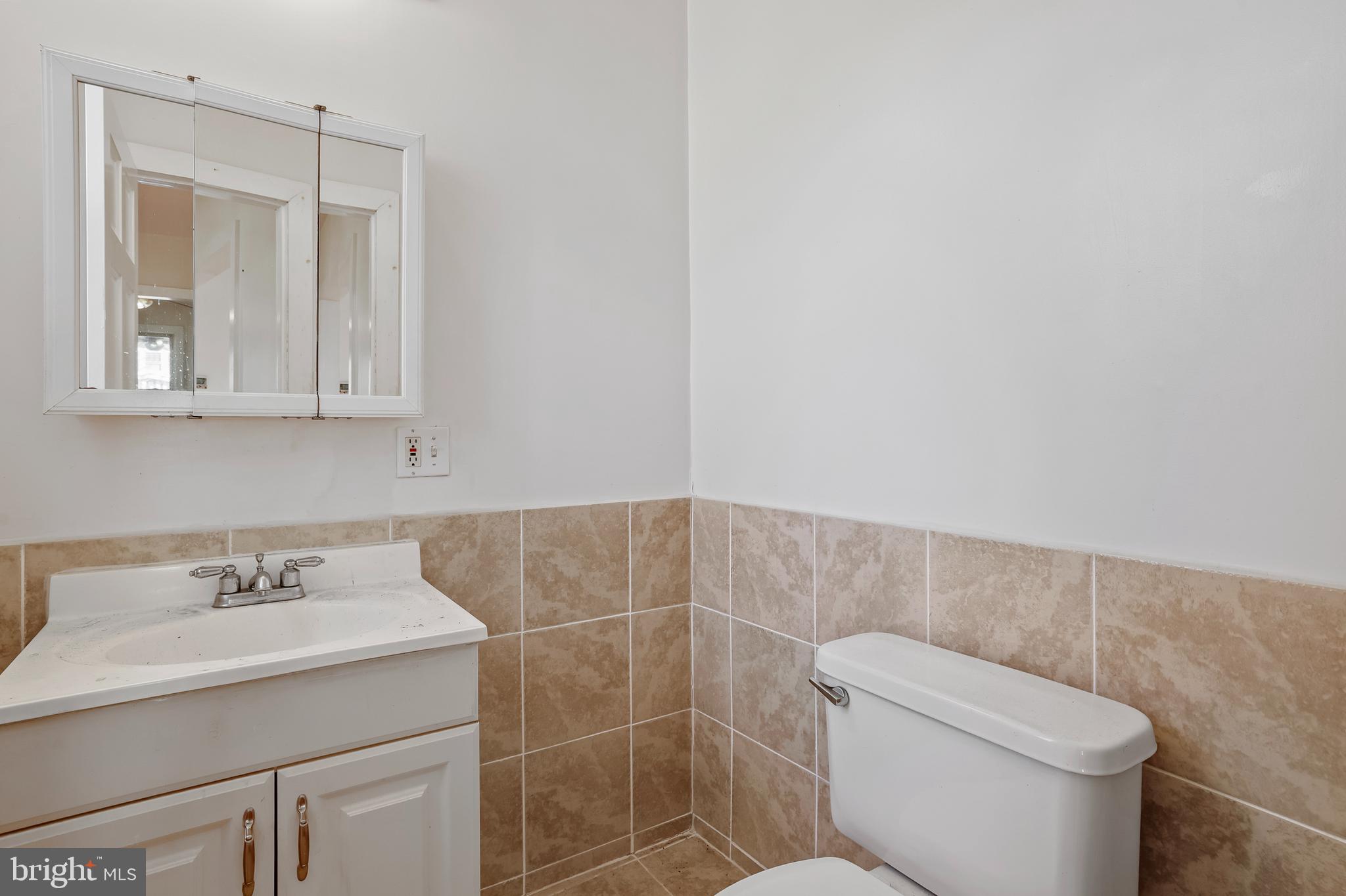 1811 LAWRENCE STREET NE