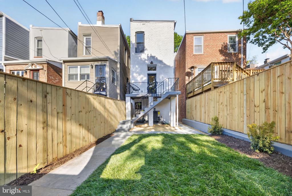 610 3RD STREET NE