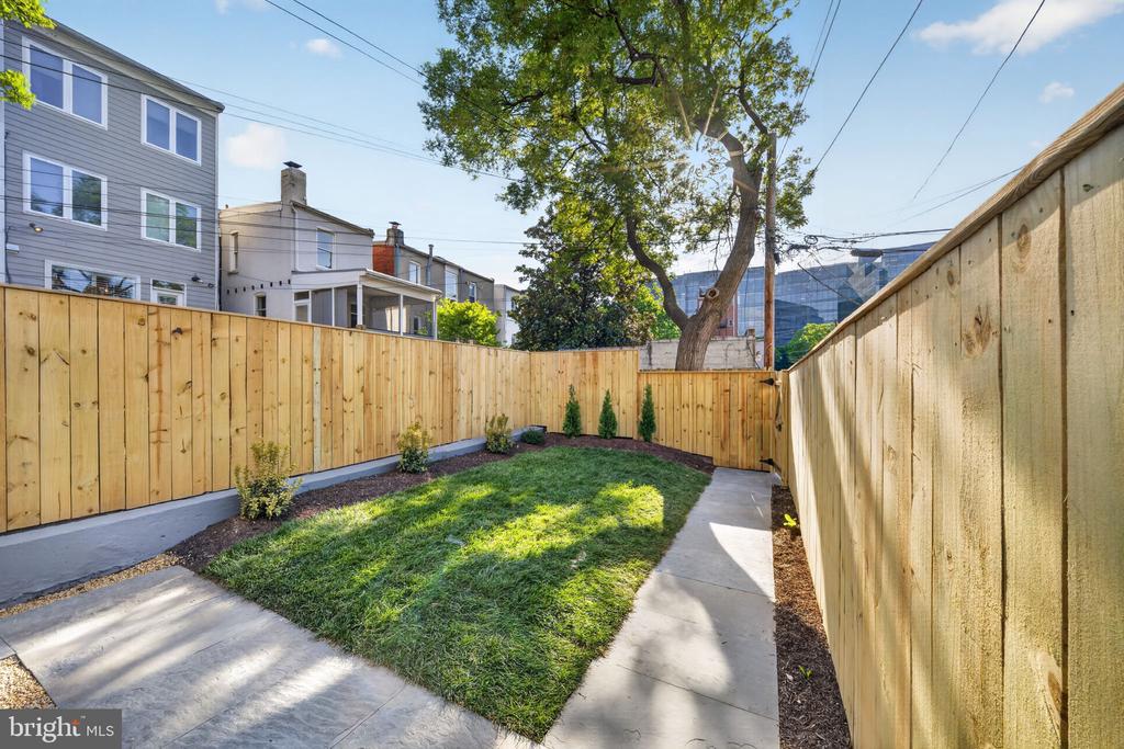 610 3RD STREET NE