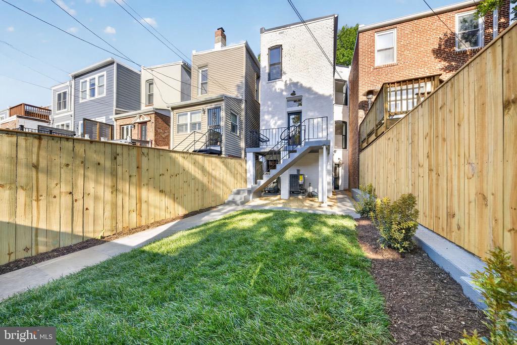 610 3RD STREET NE