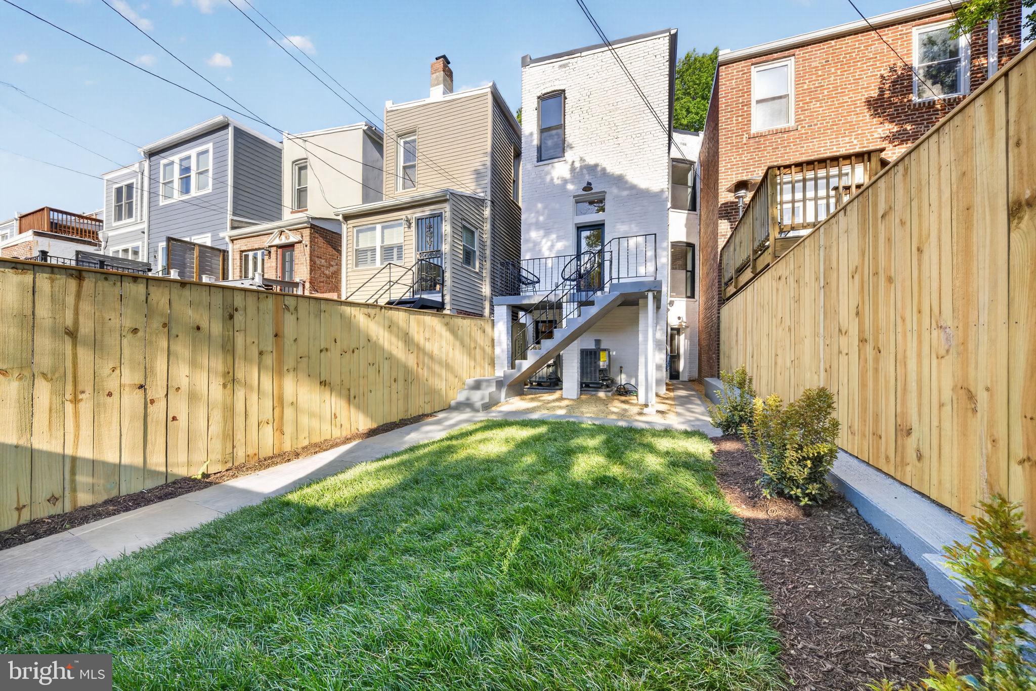 610 3RD STREET NE