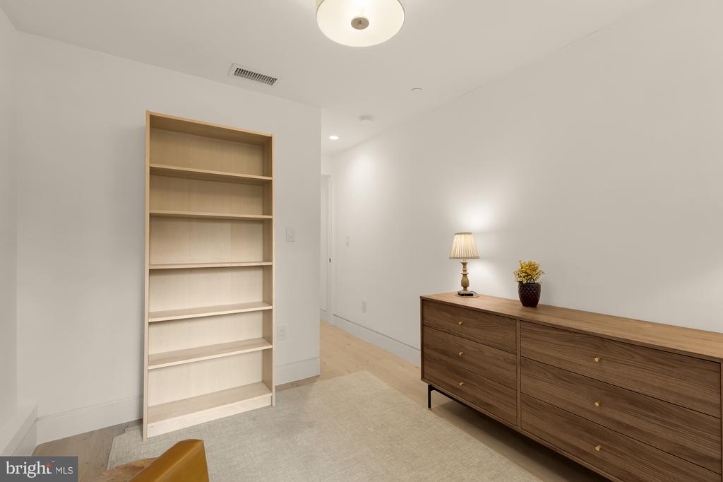 4013 DAVIS PLACE NW Unit: 1