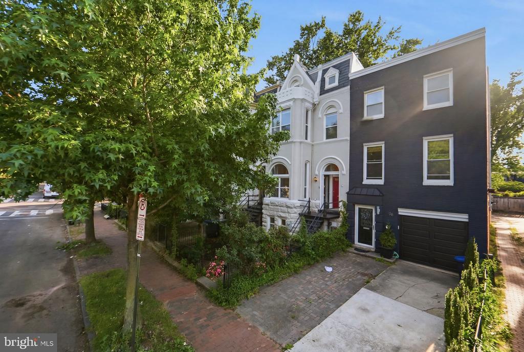 706 12TH STREET NE
