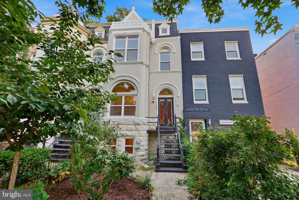 706 12TH STREET NE