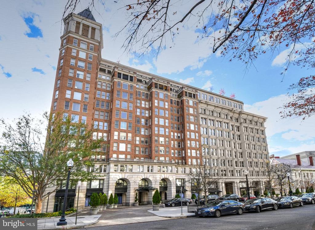 601 PENNSYLVANIA AVENUE NW Unit: 1003