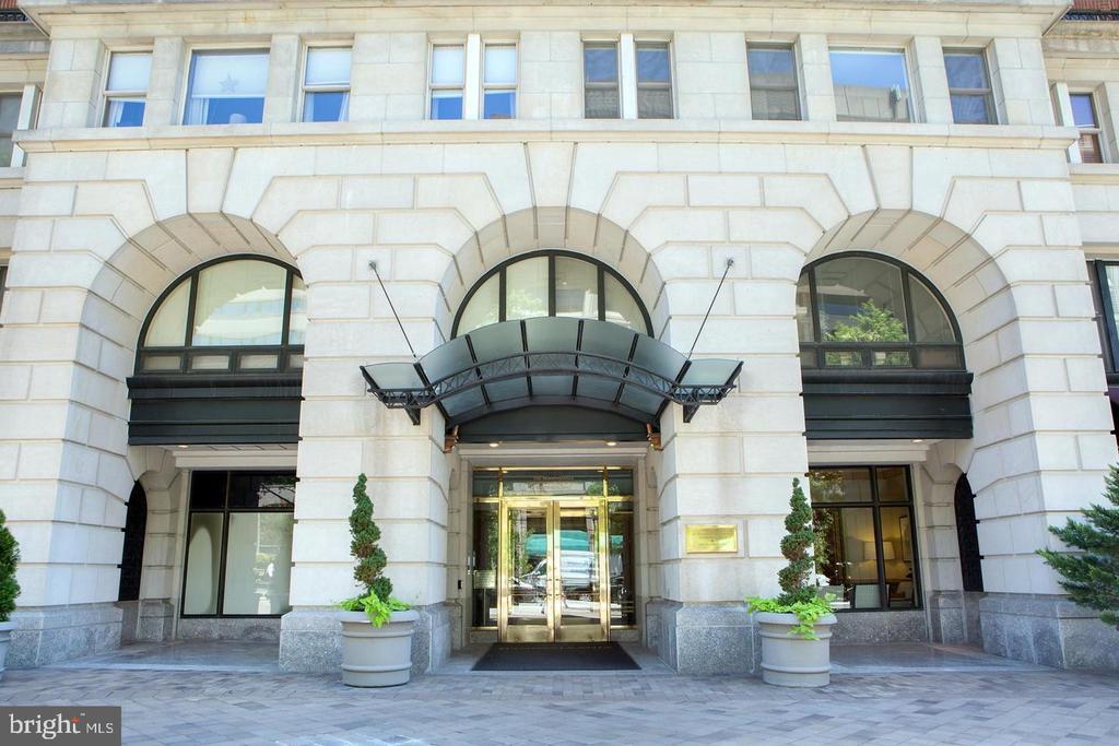601 PENNSYLVANIA AVENUE NW Unit: 1003