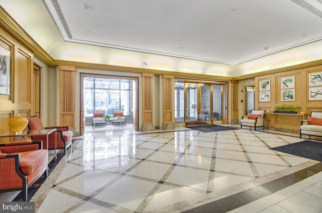 601 PENNSYLVANIA AVENUE NW Unit: 1003