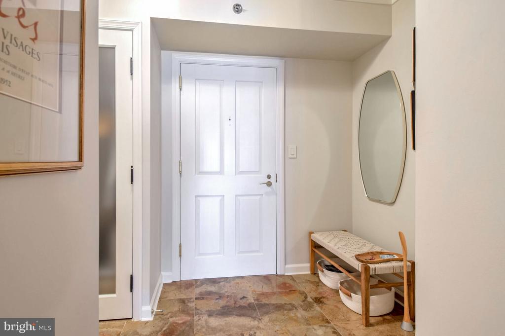 601 PENNSYLVANIA AVENUE NW Unit: 1003