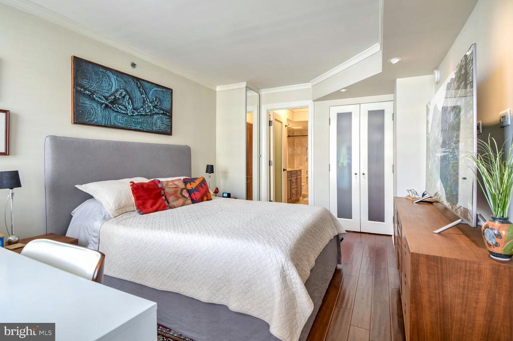 601 PENNSYLVANIA AVENUE NW Unit: 1003
