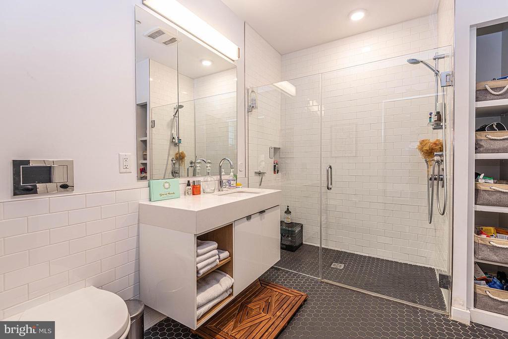 57 N NW Unit: 320