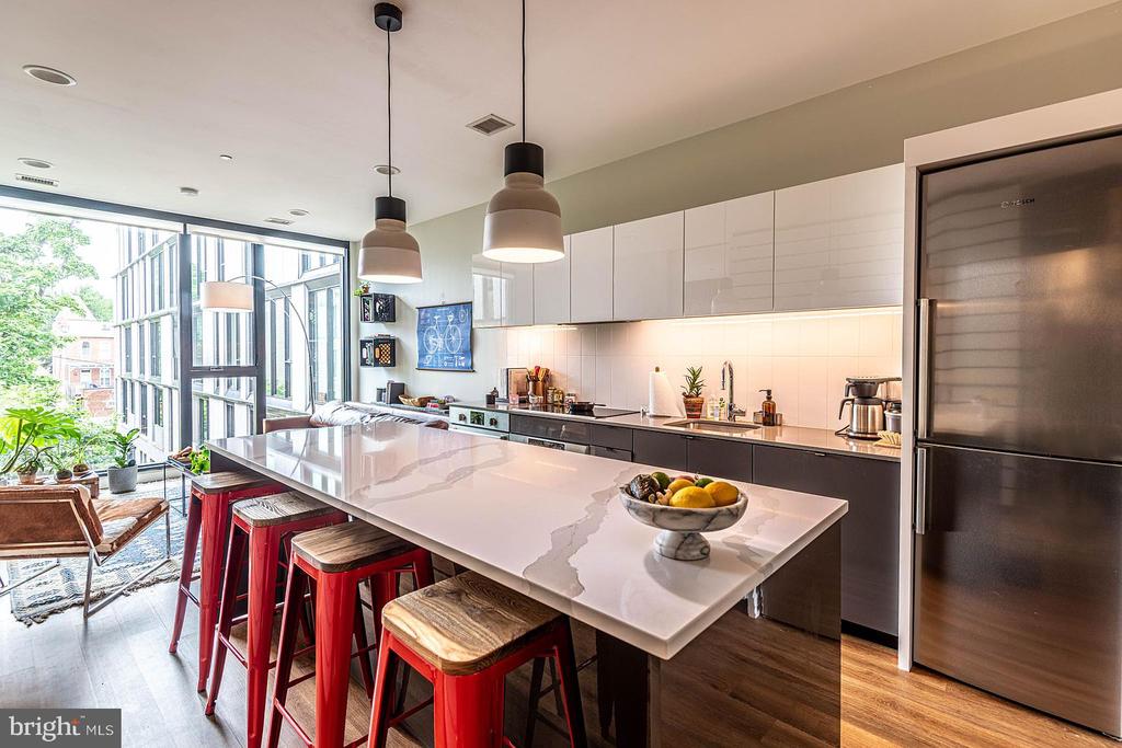 57 N NW Unit: 320