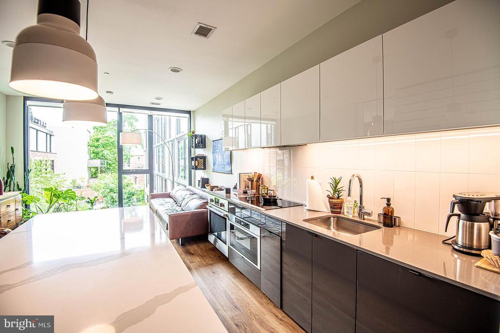 57 N NW Unit: 320