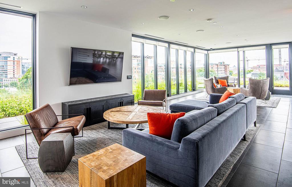 57 N NW Unit: 320