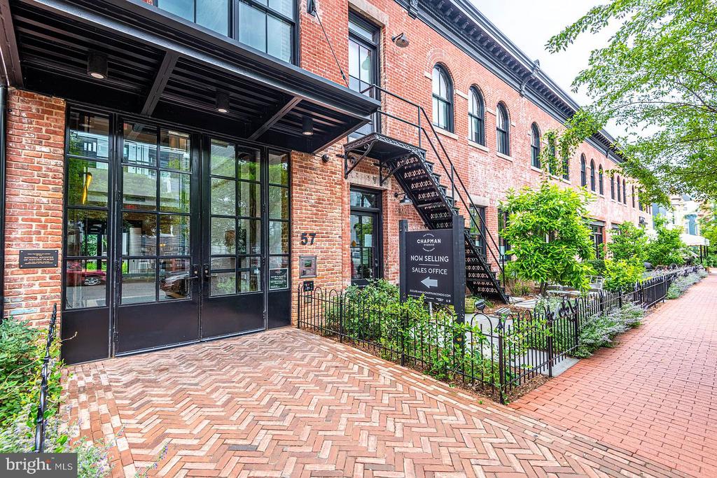 57 N NW Unit: 320
