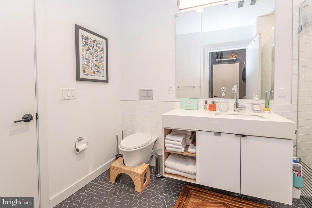57 N NW Unit: 320