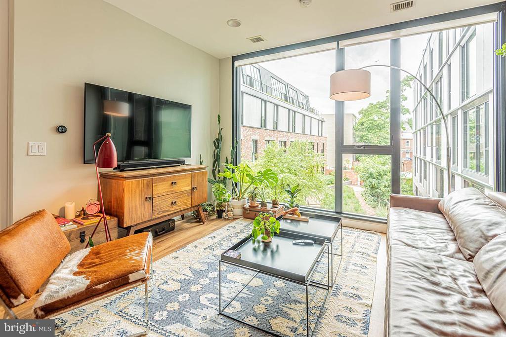 57 N NW Unit: 320