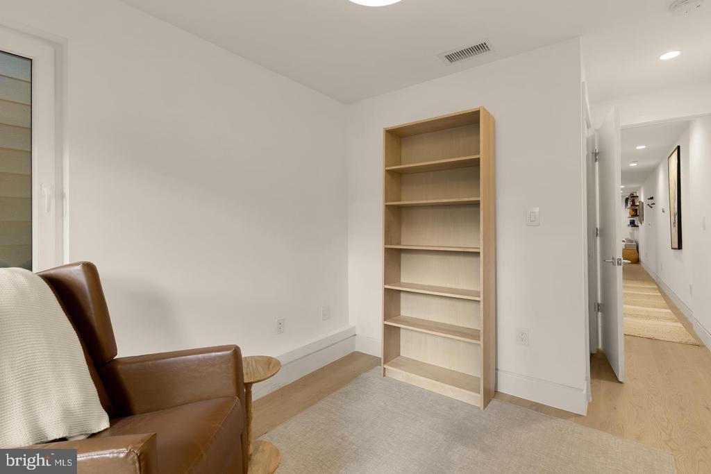 4013 DAVIS PLACE NW Unit: 1