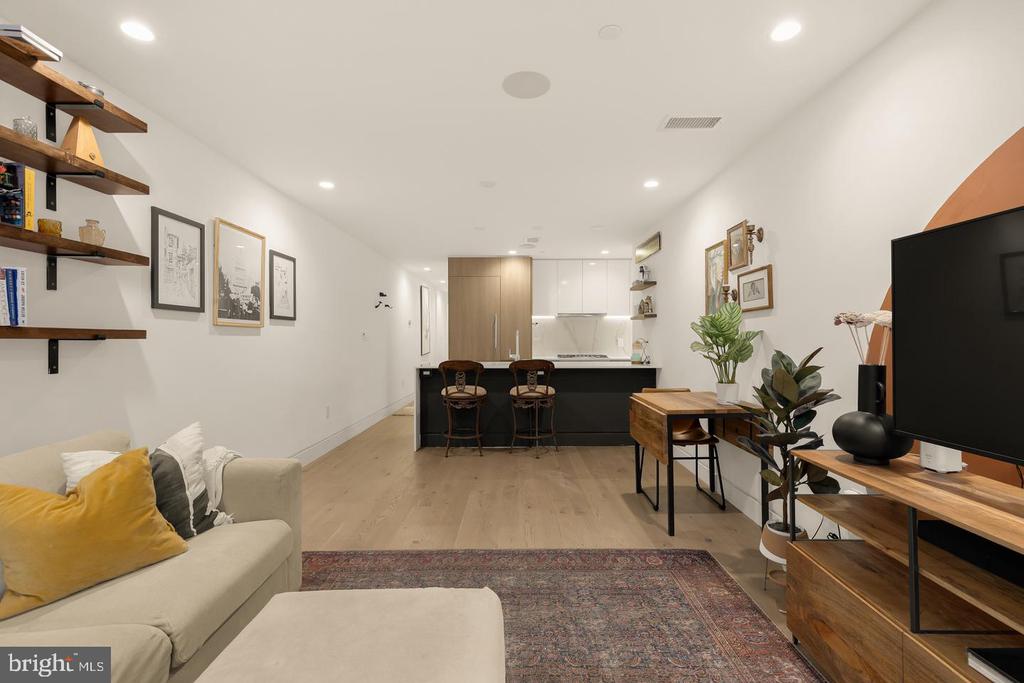 4013 DAVIS PLACE NW Unit: 1