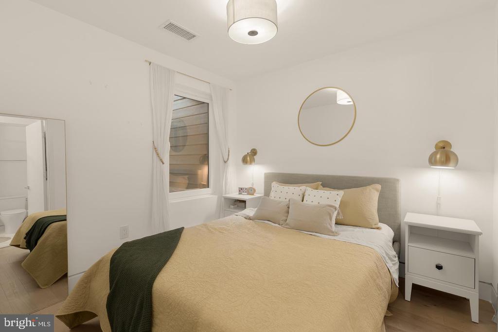 4013 DAVIS PLACE NW Unit: 1
