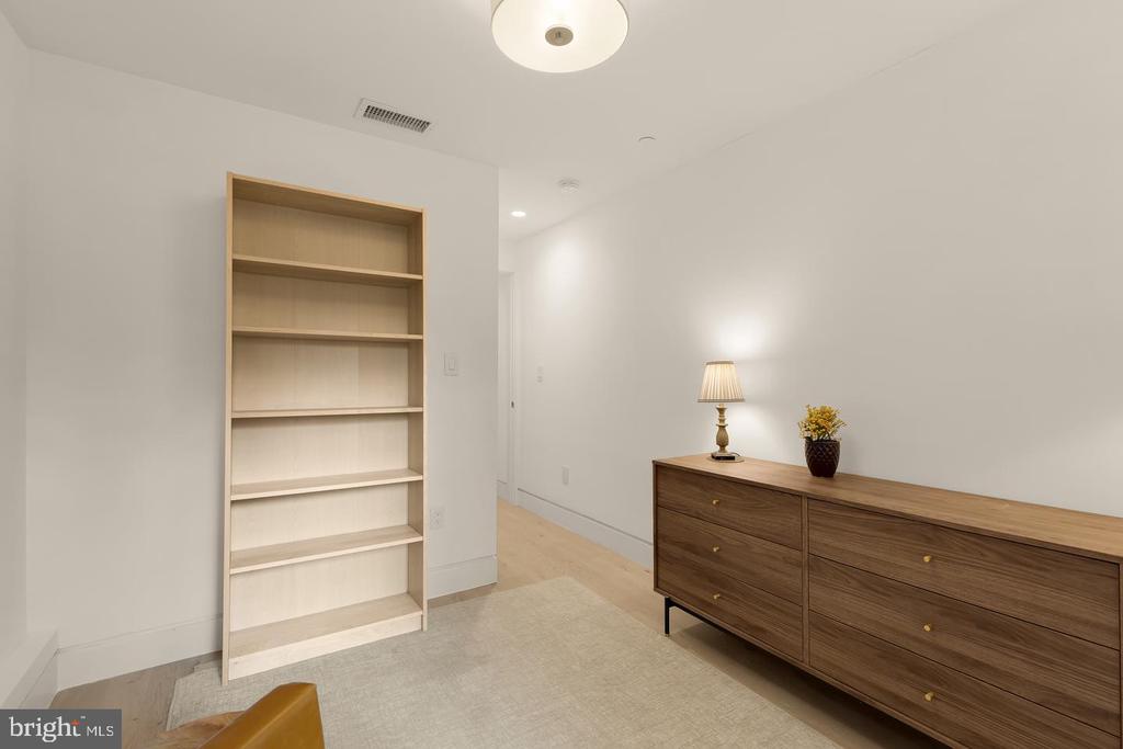 4013 DAVIS PLACE NW Unit: 1
