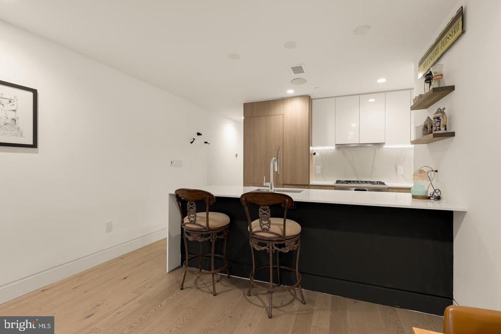 4013 DAVIS PLACE NW Unit: 1