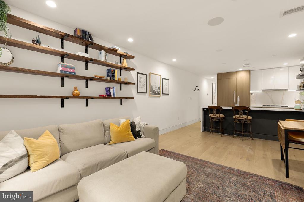 4013 DAVIS PLACE NW Unit: 1