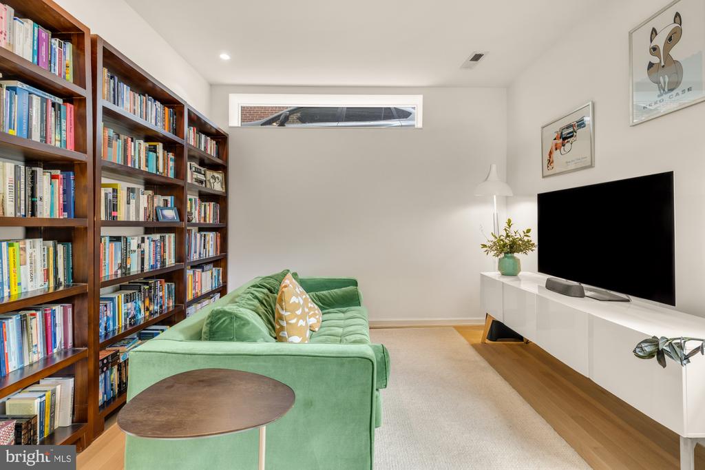 1501 4TH STREET NW Unit: 1