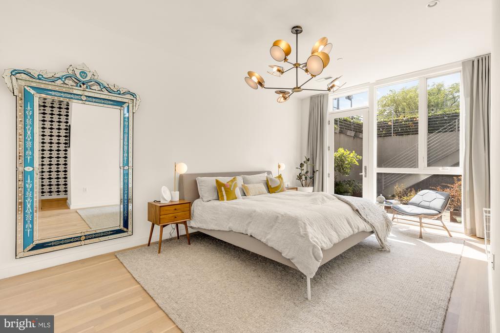 1501 4TH STREET NW Unit: 1