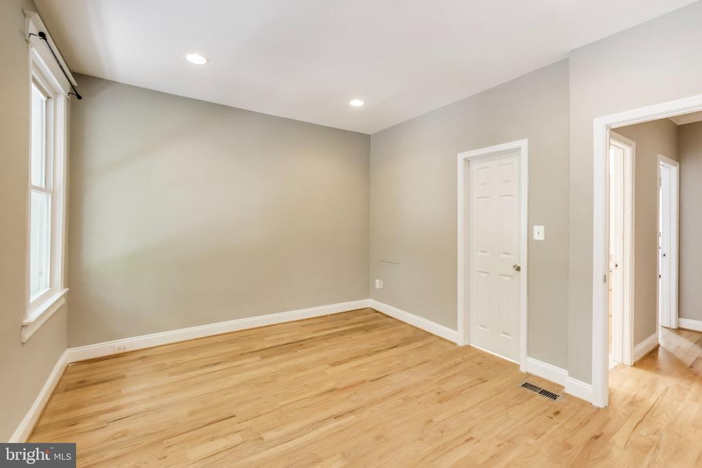 1917 LINCOLN ROAD NE