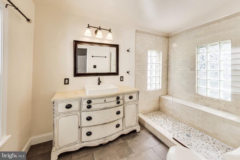 1917 LINCOLN ROAD NE