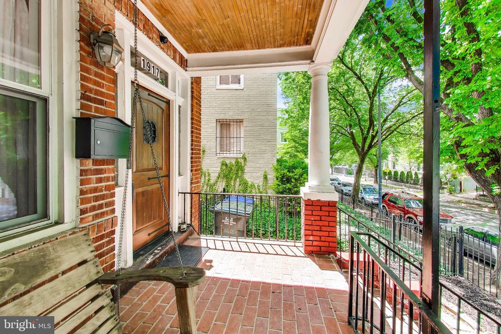 1917 LINCOLN ROAD NE