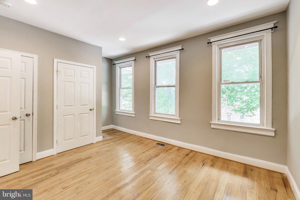 1917 LINCOLN ROAD NE