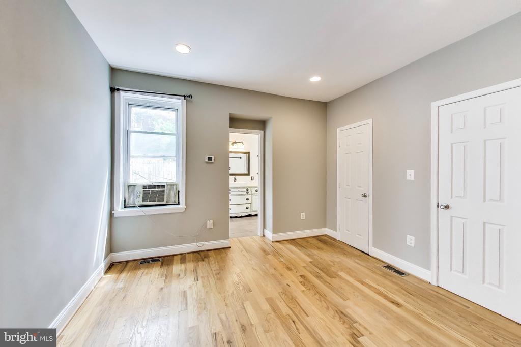 1917 LINCOLN ROAD NE