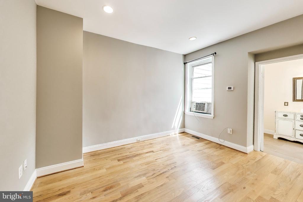 1917 LINCOLN ROAD NE