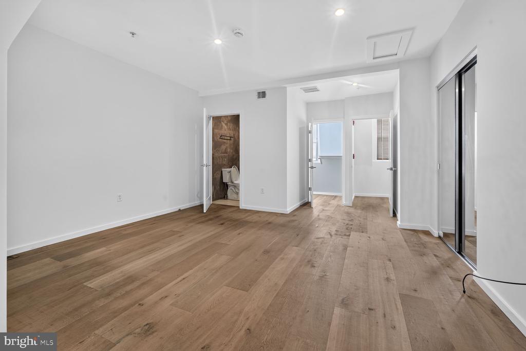 24 RHODE ISLAND AVENUE NE Unit: B