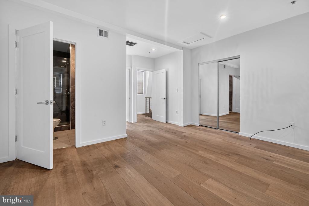 24 RHODE ISLAND AVENUE NE Unit: B