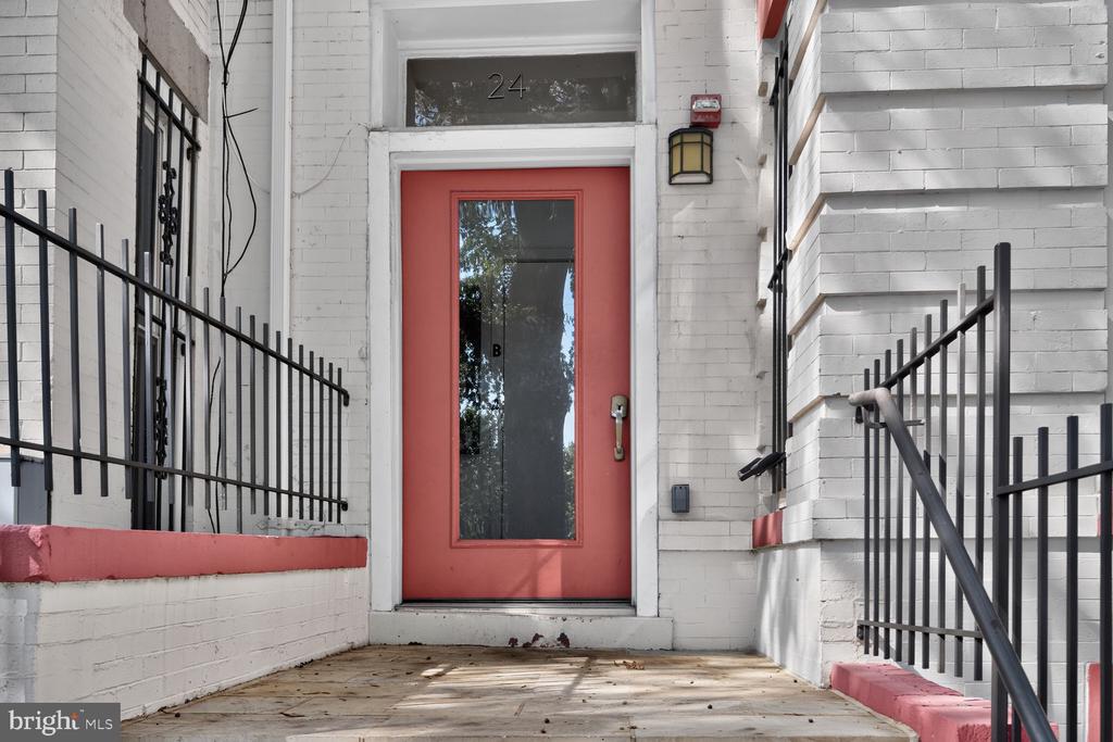 24 RHODE ISLAND AVENUE NE Unit: B