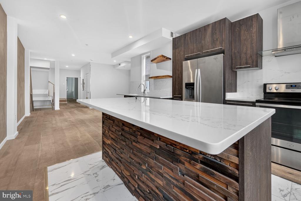 24 RHODE ISLAND AVENUE NE Unit: B