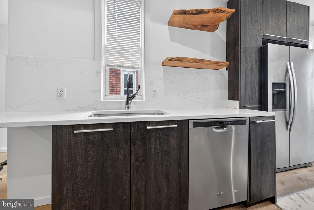 24 RHODE ISLAND AVENUE NE Unit: B