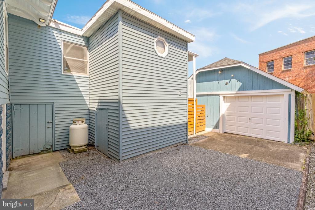 7 CAUSEY AVENUE