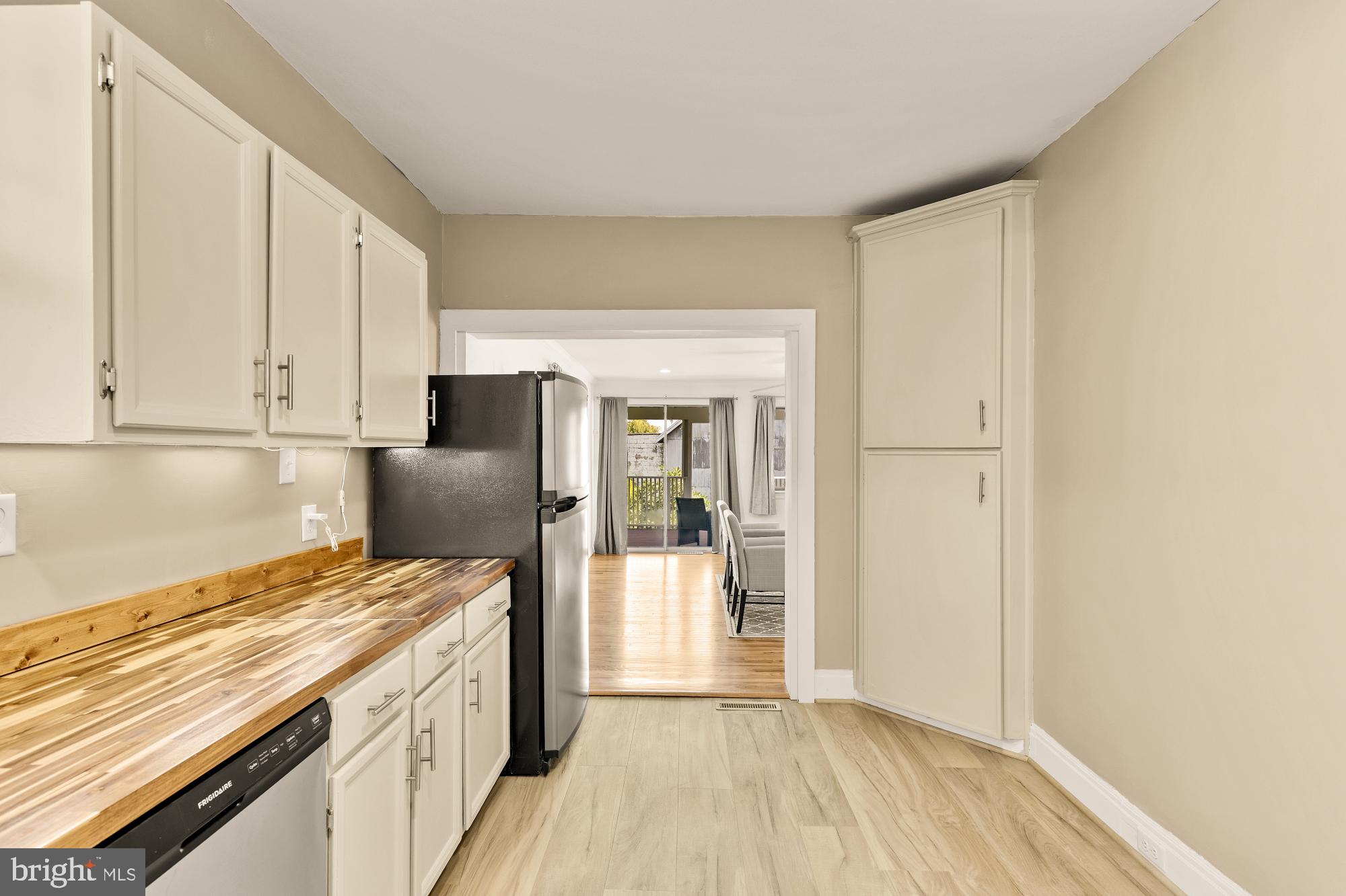 7 CAUSEY AVENUE