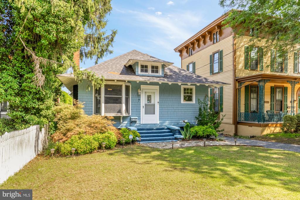 7 CAUSEY AVENUE