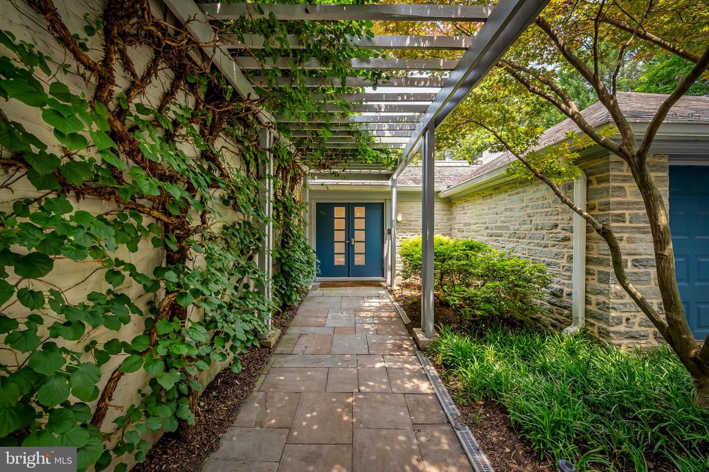 6 Meadow Rd