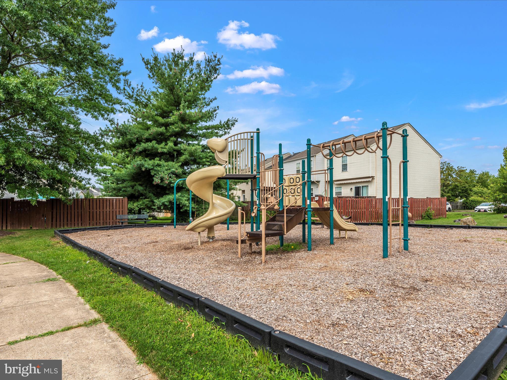 2047 Sumner DRIVE