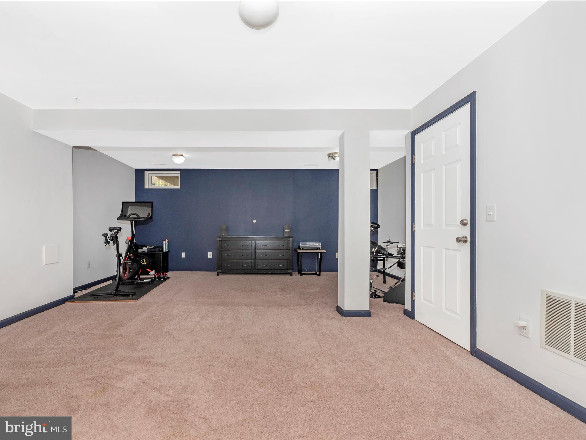 2047 Sumner DRIVE