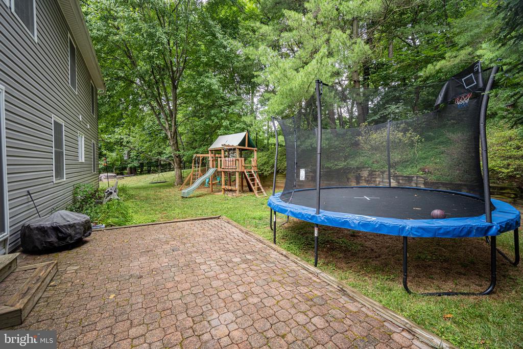 9570 Red Apple Ln