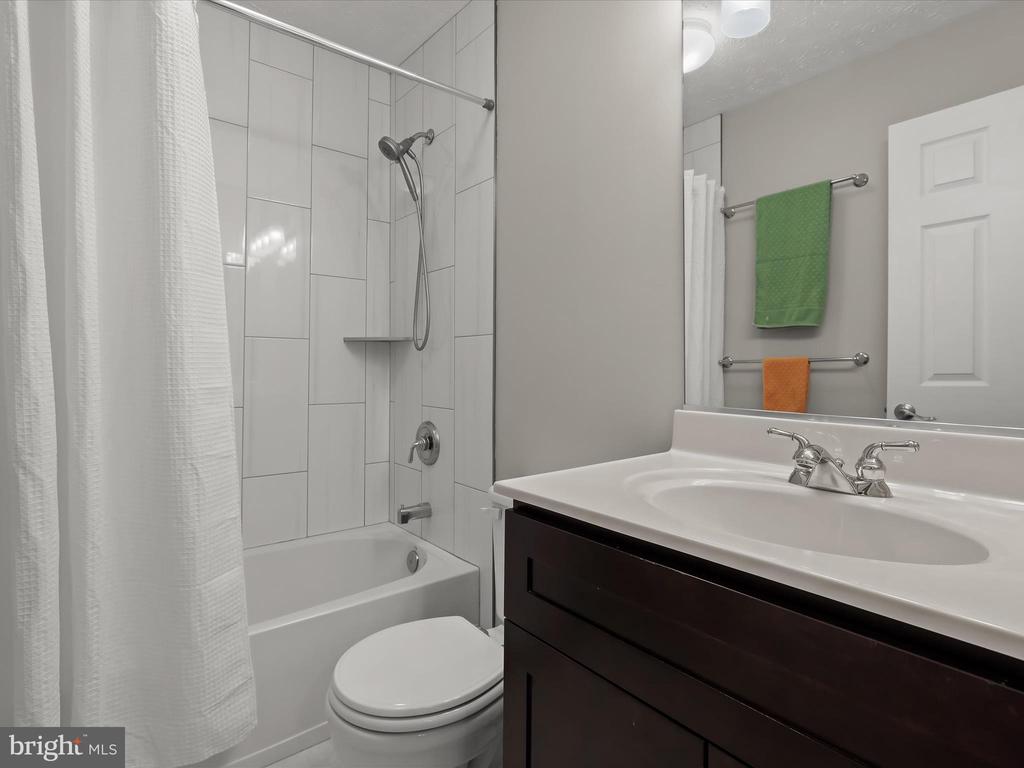 12128 Flowing Water Trl