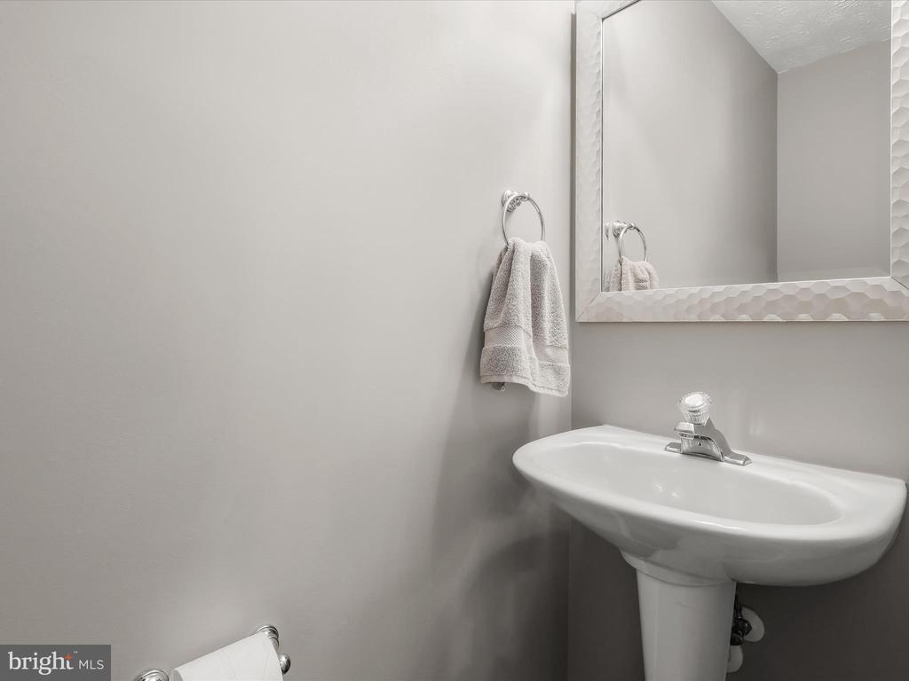 12128 Flowing Water Trl