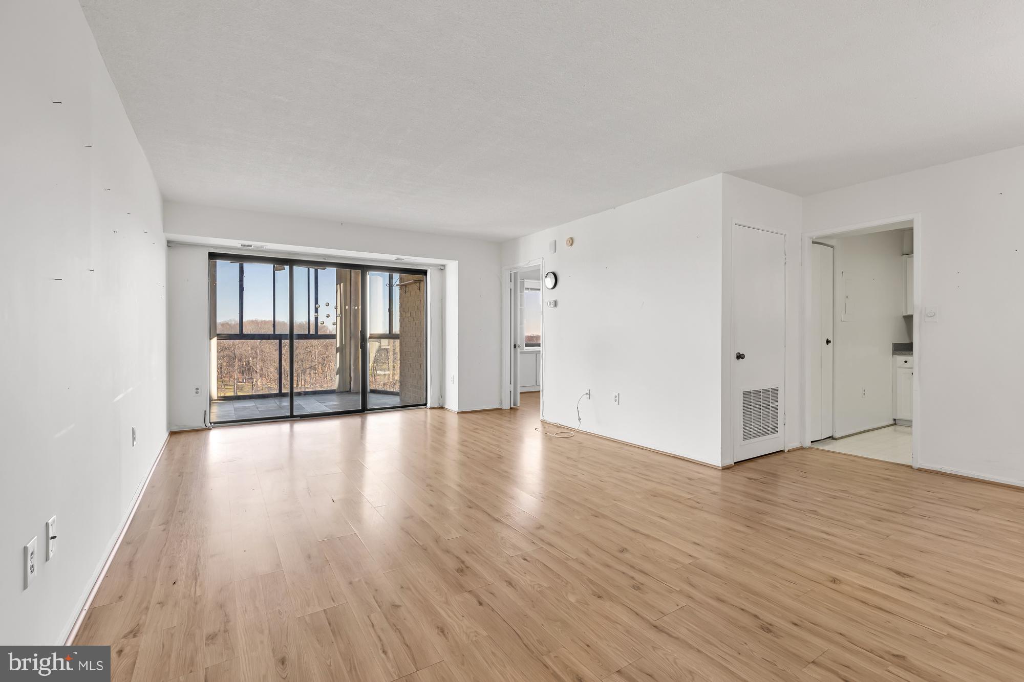 15101 Interlachen DRIVE Unit: 1-1015