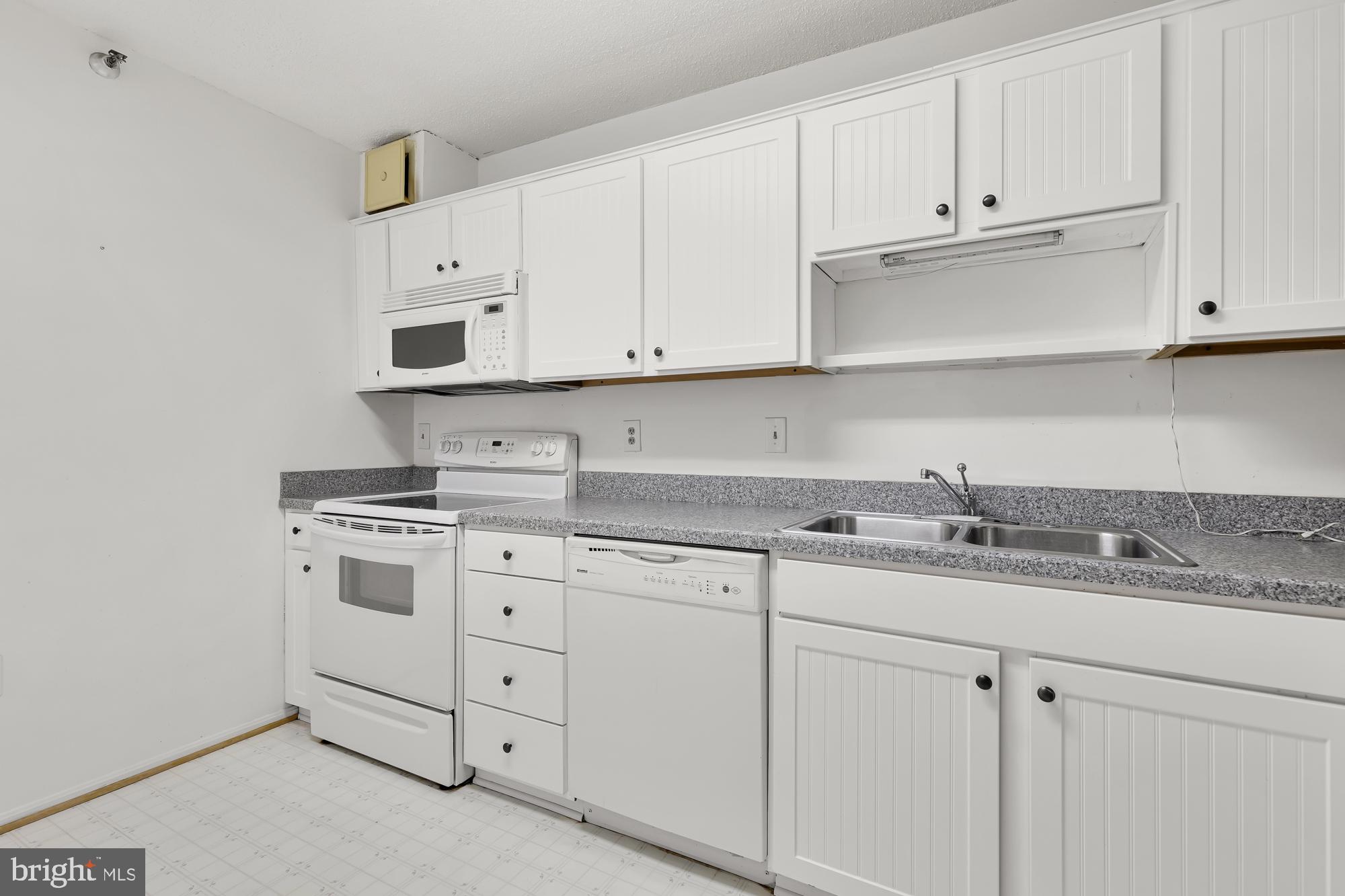 15101 Interlachen DRIVE Unit: 1-1015